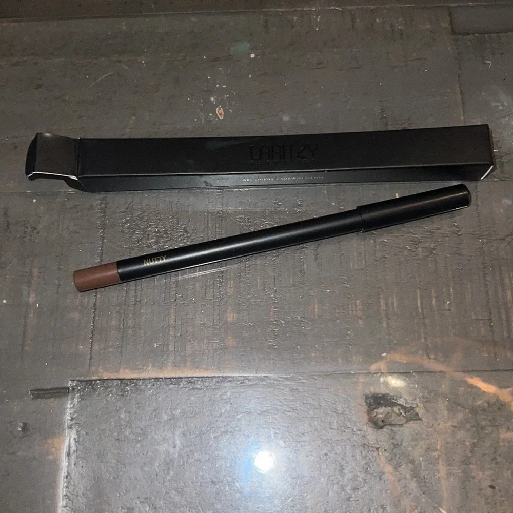 Laritzy Cosmetics Gel Liner Nutty Brown Eye Crayon Pencil New in Box‎